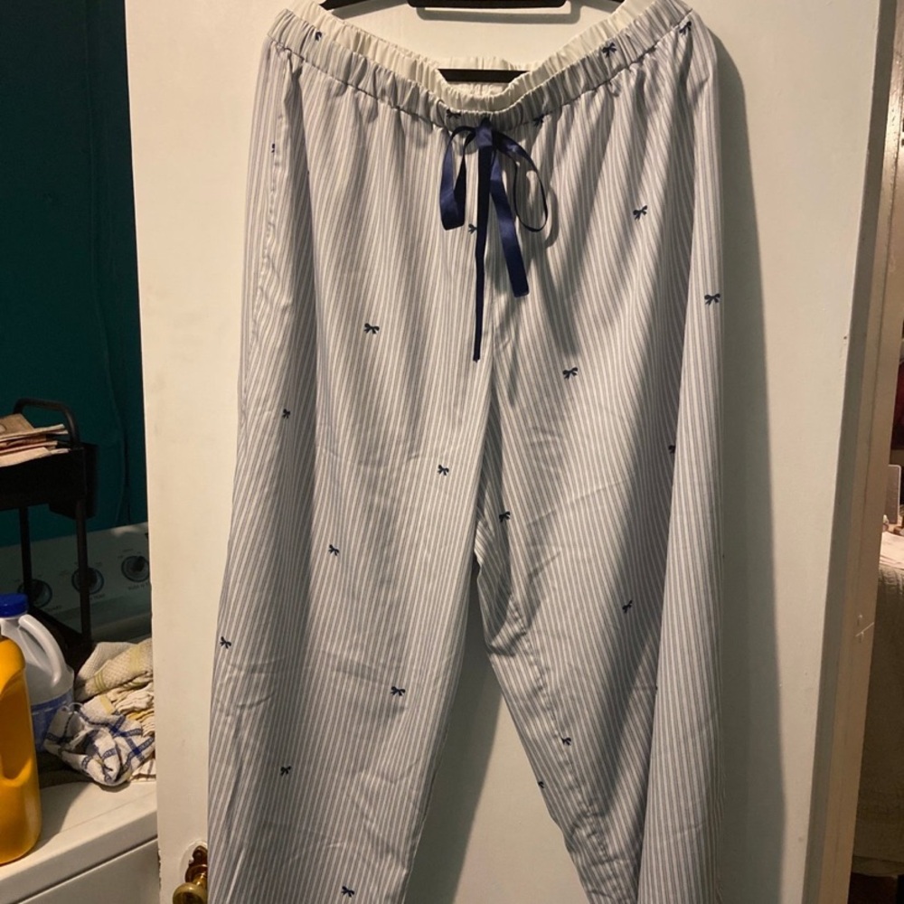 Blue and white stripe yoga pants in EUC